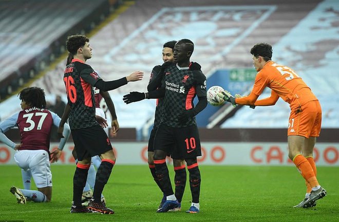 Năm phút ghi 3 bàn, Liverpool đè bẹp chủ nhà Aston Villa ở FA Cup - Ảnh 3.