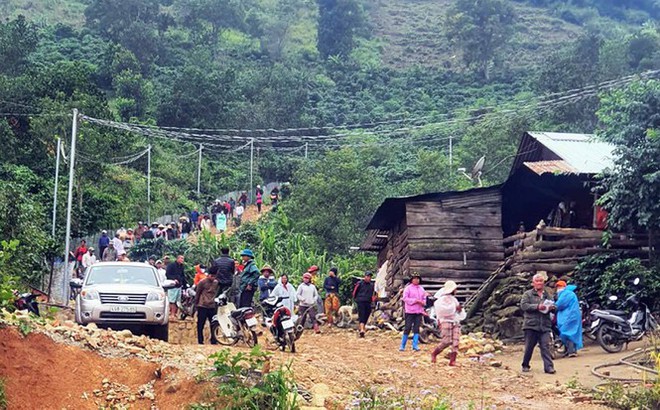 Tháo dỡ 12 căn nhà kiên cố tại ngôi làng mọc chui trên đất rừng - Ảnh 4.