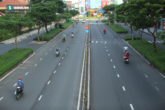 Cận cảnh đường phố ở TP.HCM trong ngày đầu tiên bình thường mới - Ảnh 6.