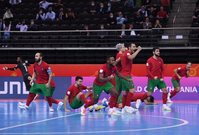 Thắng kịch tính Kazakhstan, Bồ Đào Nha lần đầu vào chung kết Futsal World Cup - Ảnh 1.