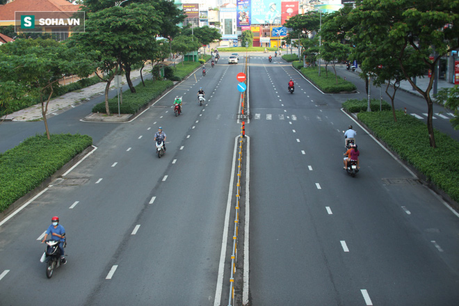 TP.HCM chính thức thực hiện chỉ thị 18; người đàn ông bất ngờ bị phạt 2 triệu đồng khi ra ngân hàng về - Ảnh 1.