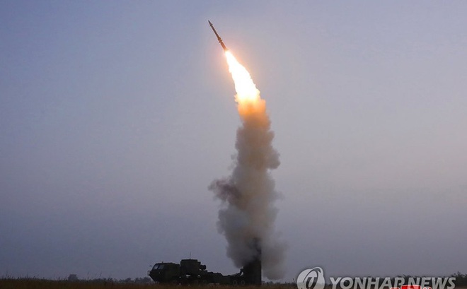 KCNA công bố hình ảnh thử nghiệm loại tên lửa phòng không mới hôm 30-9. Ảnh: Yonhap