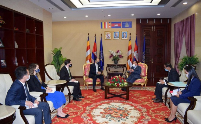 Phó Thủ tướng Campuchia Hor Namhong tiếp và làm việc với ông Pablo Kang - Đại sứ Australia tại Campuchia.
