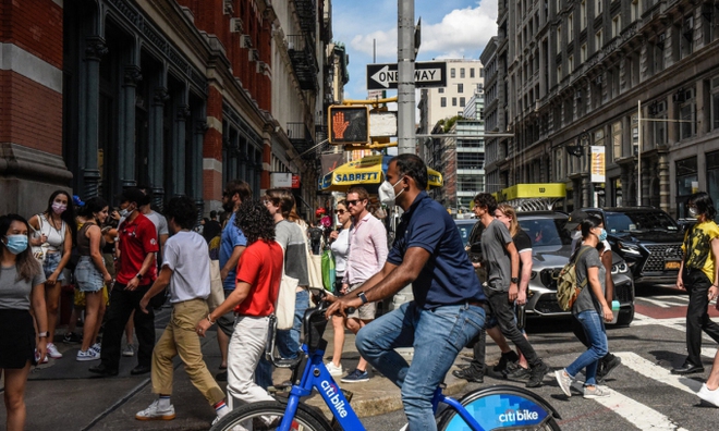 D&ugrave;ng đại đao ch&eacute;m COVID: Trung Quốc gồng m&igrave;nh đi ngược cả thế giới; Chỉ số cho thấy Việt Nam đ&atilde; k&igrave;m h&atilde;m đại dịch rất hiệu quả - Ảnh 1.