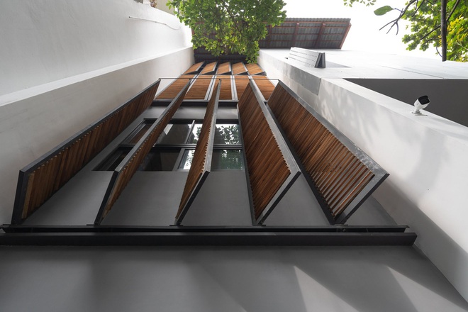 Nhà khoét mái 2 mặt tiền ở Hà Nội: Nhìn từ trên xuống đã trầm trồ, bước vào trong lại phải wow thêm tiếng nữa - Ảnh 7.