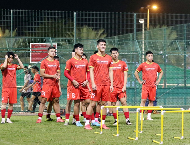 Công Phượng sơ vin bảnh bao, đội tuyển Việt Nam giải toả tâm lý trong buổi tập - Ảnh 4.