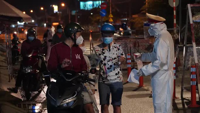 Lực lượng y tế khẩn cấp chi viện cho Sóc Trăng. Từ 9/10 đến hôm nay, Hà Nội không ghi nhận ca nhiễm trong cộng đồng - Ảnh 1.