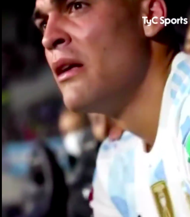 Lautaro Martinez gục khóc sau khi bị thay ra khỏi sân - Ảnh 2.