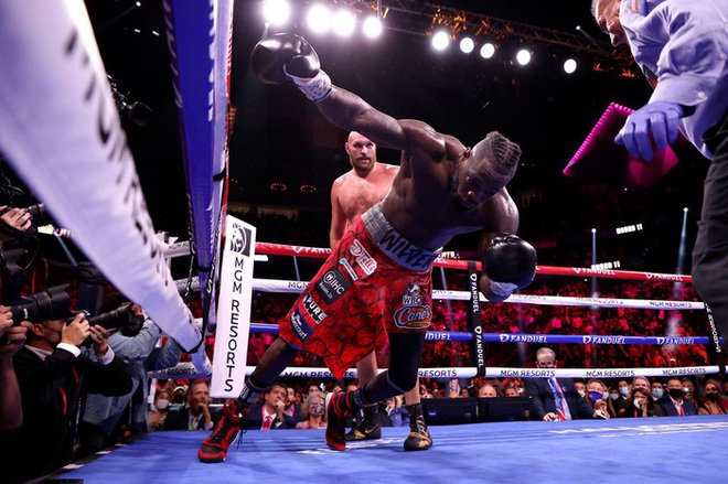 Tyson Fury nói về pha knock-out Deontay Wilder: Cú đấm đó đủ để khiến đối thủ phải giải nghệ - Ảnh 2.