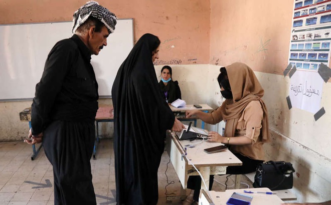 Người dân Iraq tham gia bầu cử tại Arbil, phía Bắc Iraq ngày 10/10. Ảnh: Getty Images