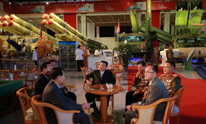 24h qua ảnh: Tượng phật khổng lồ nổi bật trong đêm ở Thái Lan - Ảnh 6. 24h qua ảnh: Tượng phật khổng lồ nổi bật trong đêm ở Thái Lan - Ảnh 6.