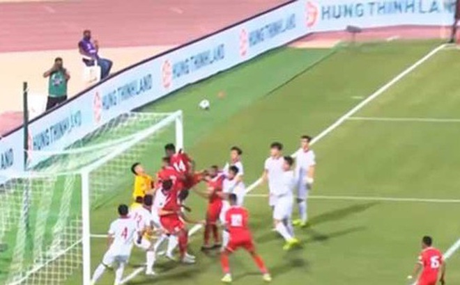 Oman gây khó chịu với chiến thuật đá phạt góc "lạ" trong trận đấu với Việt Nam.