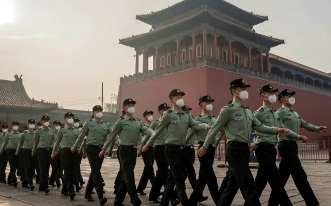 Binh sĩ Trung Quốc tại Bắc Kinh. Ảnh: AFP.