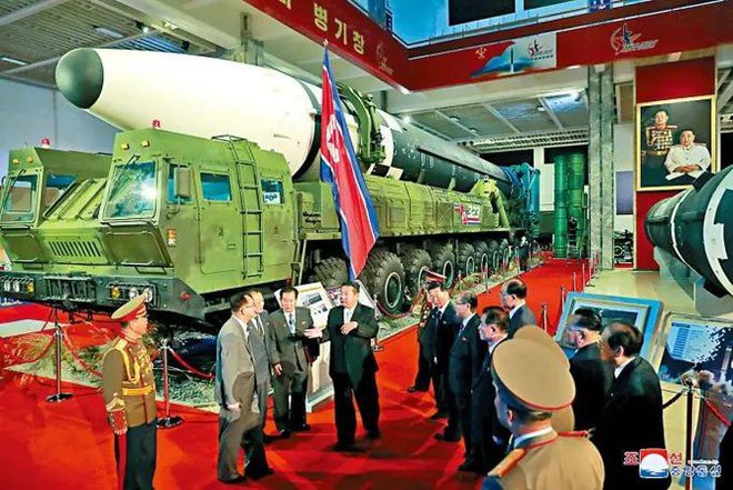 Xem tên lửa siêu thanh Hwasong-8 và các vũ khí mới được Triều Tiên trưng bày - Ảnh 5.