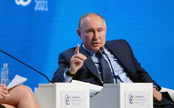Tổng thống Nga Vladimir Putin thông báo phiến quân từ Iraq và Syria đang tràn vào Afghanistan. Ảnh: Reuters