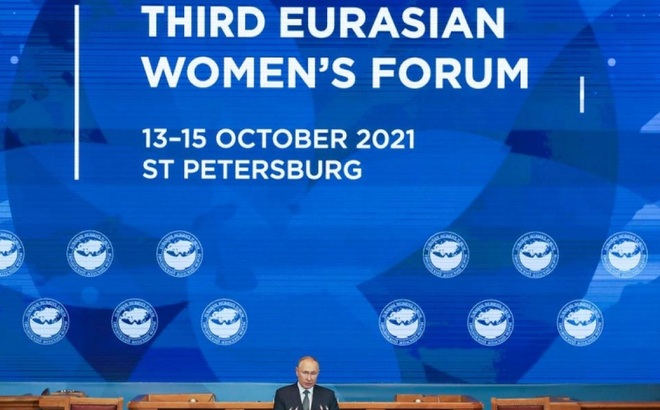 Tổng thống Nga V.Putin phát biểu tại Diễn đàn Phự nữ Á-Âu lần thứ 3 (nguồn: Tass)