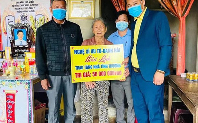 Đoàn từ thiện của nghệ sỹ Hoài Linh trao tặng nhà cho hộ dân tại huyện Quế Sơn, Quảng Nam