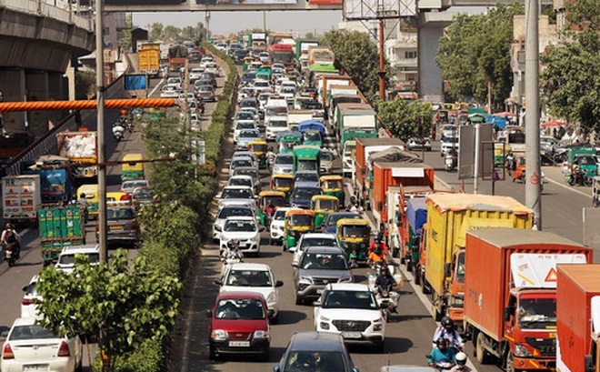 Kẹt xe tại một tuyến đường vành đai của New Delhi. Ảnh: ANI
