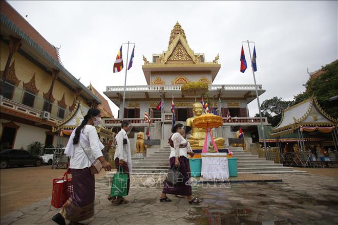 Trung Quốc dựng pháo đài rộng bằng 46 sân bóng đá, canh phòng cực gắt; Campuchia có thành tích đột phá - Ảnh 1.