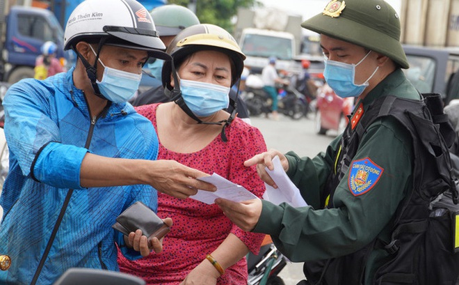 Ngay sau khi tỉnh nới lỏng việc đi lại, người dân và các phương tiện từ các tỉnh/thành phố đang tập trung về Bà Rịa - Vũng Tàu khá đông. Ảnh: Người lao động