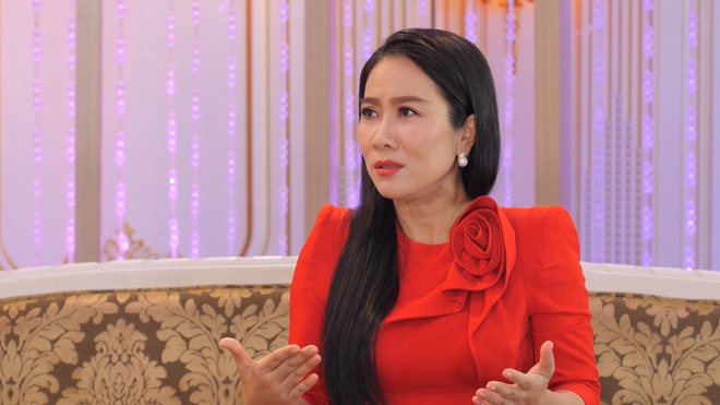 NSƯT Vân Khánh: Tôi bị một ca sĩ nổi tiếng bắt nạt, giành diễn, lập tức gặp bầu show xin về - Ảnh 4. NSƯT Vân Khánh: Tôi bị một ca sĩ nổi tiếng bắt nạt, giành diễn, lập tức gặp bầu show xin về - Ảnh 4.
