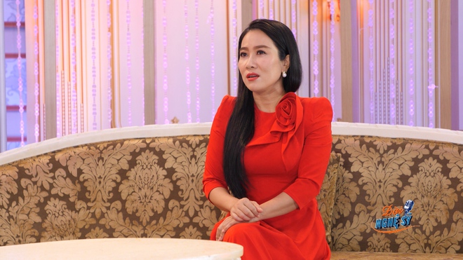 NSƯT Vân Khánh: Tôi bị một ca sĩ nổi tiếng bắt nạt, giành diễn, lập tức gặp bầu show xin về - Ảnh 6. NSƯT Vân Khánh: Tôi bị một ca sĩ nổi tiếng bắt nạt, giành diễn, lập tức gặp bầu show xin về - Ảnh 6.