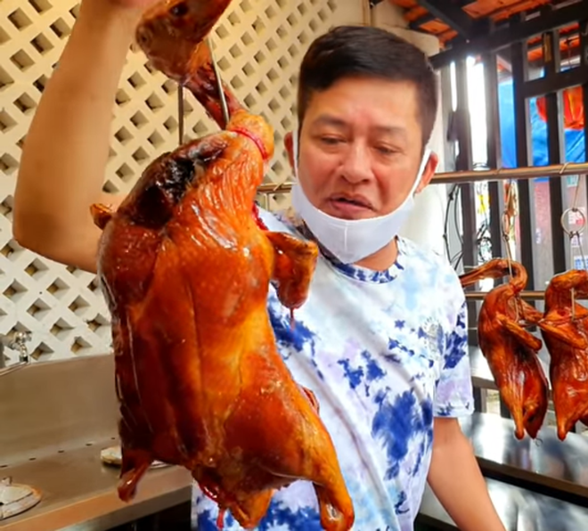 Tấn Beo: Tôi không đi diễn thì không có tiền, không biết làm gì nên đi bán vịt - Ảnh 3. Tấn Beo: Tôi không đi diễn thì không có tiền, không biết làm gì nên đi bán vịt - Ảnh 3.