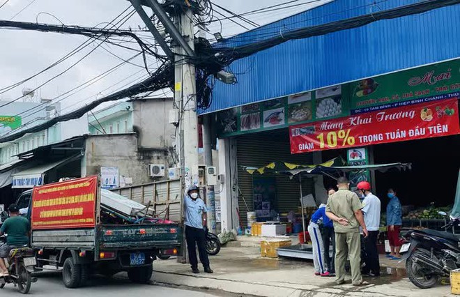  Anh cứ vào ngồi uống nước thoải mái, có ai nói gì đâu!  - Ảnh 2.