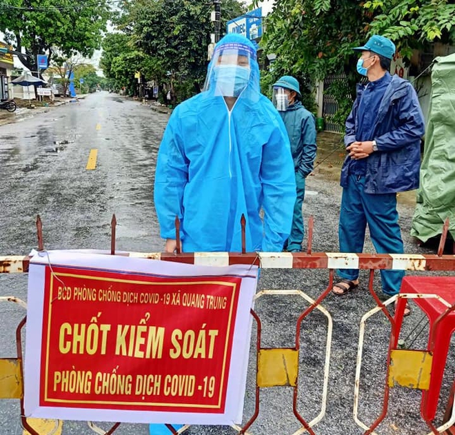 Ổ dịch liên quan 2 vợ chồng dương tính sau ngày họp phụ huynh: Tăng lên đến 86 ca - Ảnh 1.