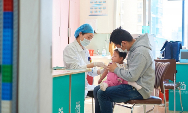 Cơ quan y tế Trung Quốc cảnh báo nguy cơ “cúm chồng Covid-19” - Ảnh 1.