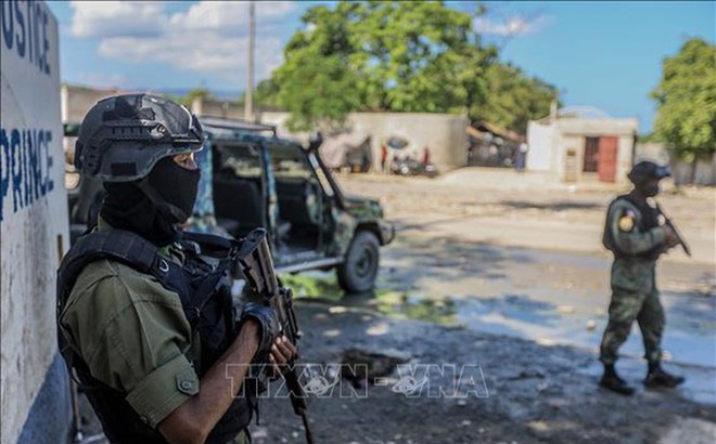 Binh sĩ Haiti gác tại thủ đô Port-au-Prince ngày 6-10-2021. Ảnh (tư liệu): AFP/TTXVN