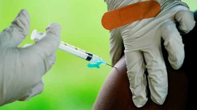 Bất ngờ với khoản thu khủng từ bán vaccine của Pfizer và Moderna; Singapore nhận tin cực đắng - Ảnh 1.