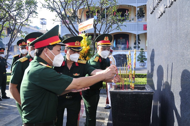 Thực hiện nhiệm vụ chưa có tiền lệ, 1.200 cán bộ, chiến sĩ mắc Covid-19 - Ảnh 3.