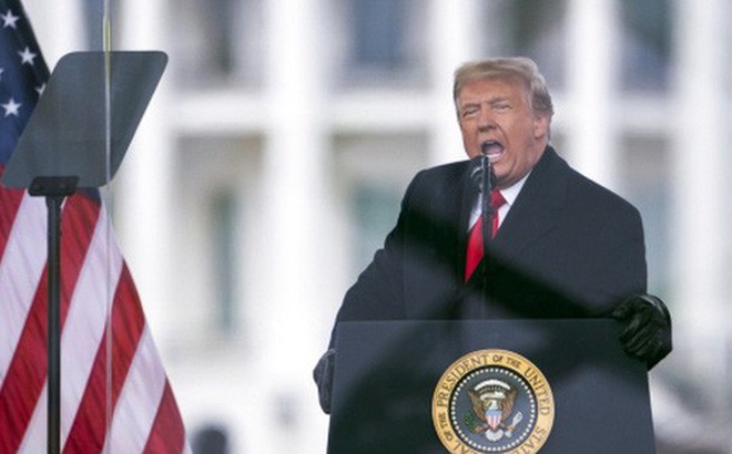 Cựu tổng thống Mỹ Donald Trump phát biểu tại cuộc mít tinh trước Nhà Trắng ngày 6-1. Ảnh: AP