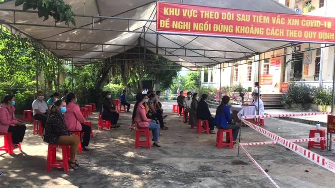 Bí thư xã đón con trai đang cách ly tập trung về nhà để làm vía - Ảnh 1.