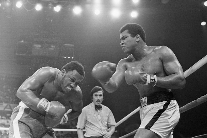Nhớ về Thrilla in Manila: Trận chiến lịch sử đẩy Muhammad Ali và Joe Frazier cận kề với cái chết - Ảnh 1.