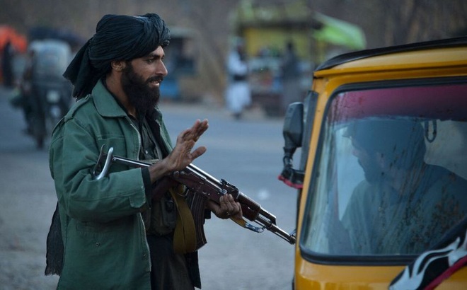 Một tay súng Taliban tại tỉnh Herat ngày 18/10. Ảnh: AFP