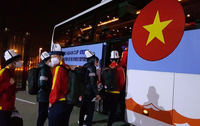 U23 Việt Nam chuẩn bị trang phục cực ấm để đối phó với thời tiết tại Kyrgyzstan - Ảnh 5.