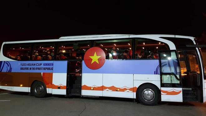 U23 Việt Nam chuẩn bị trang phục cực ấm để đối phó với thời tiết tại Kyrgyzstan - Ảnh 6.