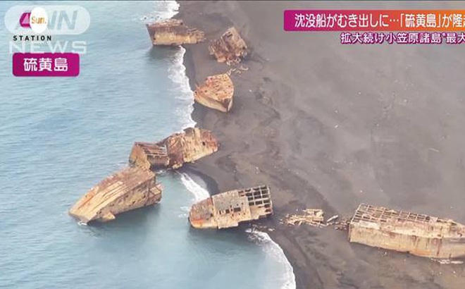 ‘Phi đội’ tàu ma đổ bộ vào đất liền Nhật Bản sau trận động đất. (Ảnh: ANN News).