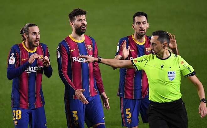 Barcelona đã thắng 3/4 trận El Clasico khi trọng tài Sanchez Martinez bắt chính