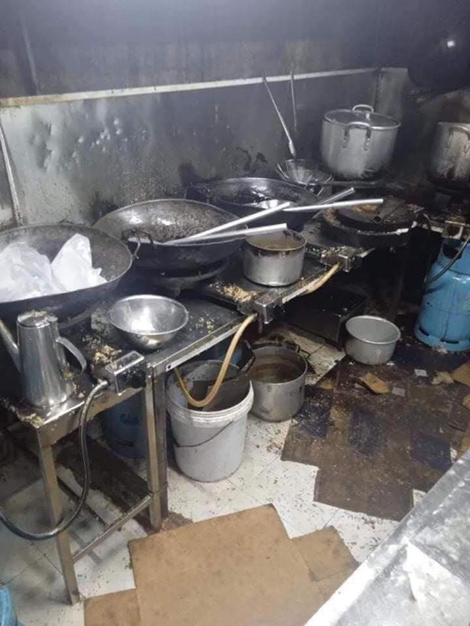 Bị quỵt lương, nhân viên tung loạt ảnh chụp bếp quán cơm niêu Hà Nội bẩn đến choáng váng - Ảnh 5. Bị quỵt lương, nhân viên tung loạt ảnh chụp bếp quán cơm niêu Hà Nội bẩn đến choáng váng - Ảnh 5.