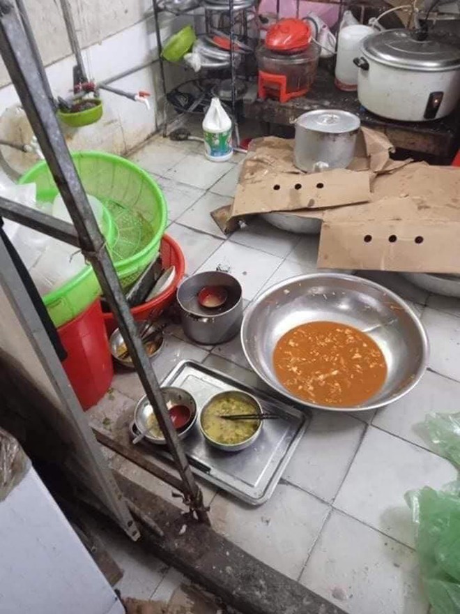 Bị quỵt lương, nhân viên tung loạt ảnh chụp bếp quán cơm niêu Hà Nội bẩn đến choáng váng - Ảnh 1. Bị quỵt lương, nhân viên tung loạt ảnh chụp bếp quán cơm niêu Hà Nội bẩn đến choáng váng - Ảnh 1.