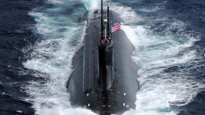 Hình ảnh đầu tiên về tàu ngầm Mỹ sau vụ va chạm bí ẩn ở Biển Đông - Ảnh 2.
