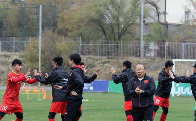Buổi tập thứ ba của đội tại Kyrgyzstan vào chiều 22-10
