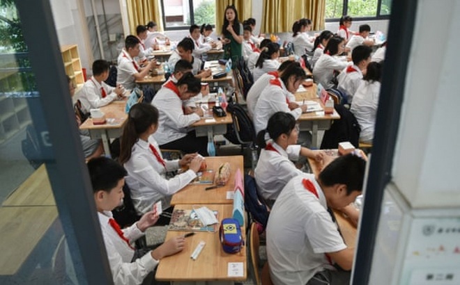 Trung Quốc thông qua luật giáo dục giảm áp lực bài tập về nhà cho học sinh. Ảnh: AFP/Getty