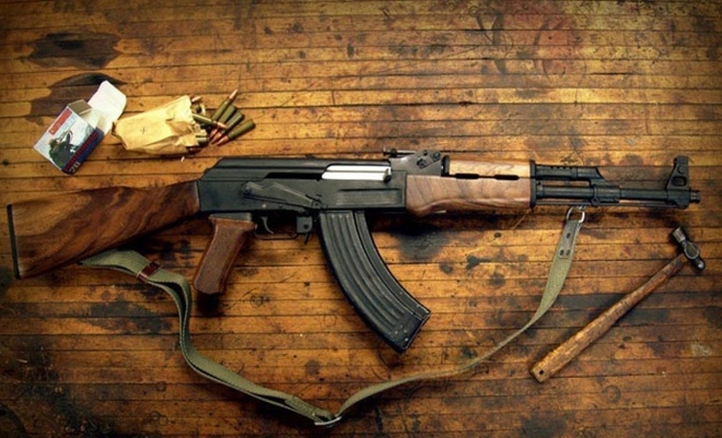 Vì sao Liên Xô chọn AK-47 và bán công nghệ súng trường SKS cho Trung Quốc? - Ảnh 1.