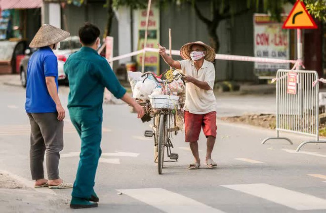 CLIP: Phong tỏa trụ sở TAND huyện, nhiều điểm liên quan chùm 7 ca mắc Covid-19 - Ảnh 13.