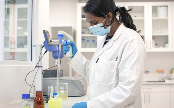 Nhà nghiên cứu Debasmita Panda làm việc tại phòng thí nghiệm mRNA của Công ty Gennova ở TP Pune - Ấn ĐộẢnh: The New York Times