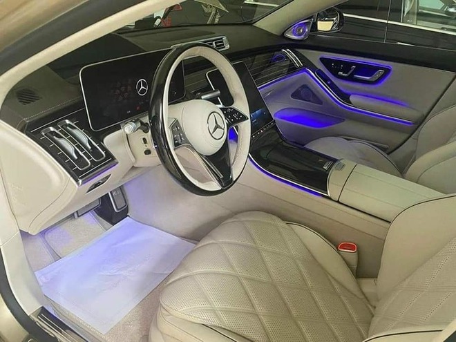 Lộ diện hình ảnh đầu tiên của siêu phẩm Maybach S680 chuẩn bị cập cảng, giá trên 17 tỷ đồng - Ảnh 2.